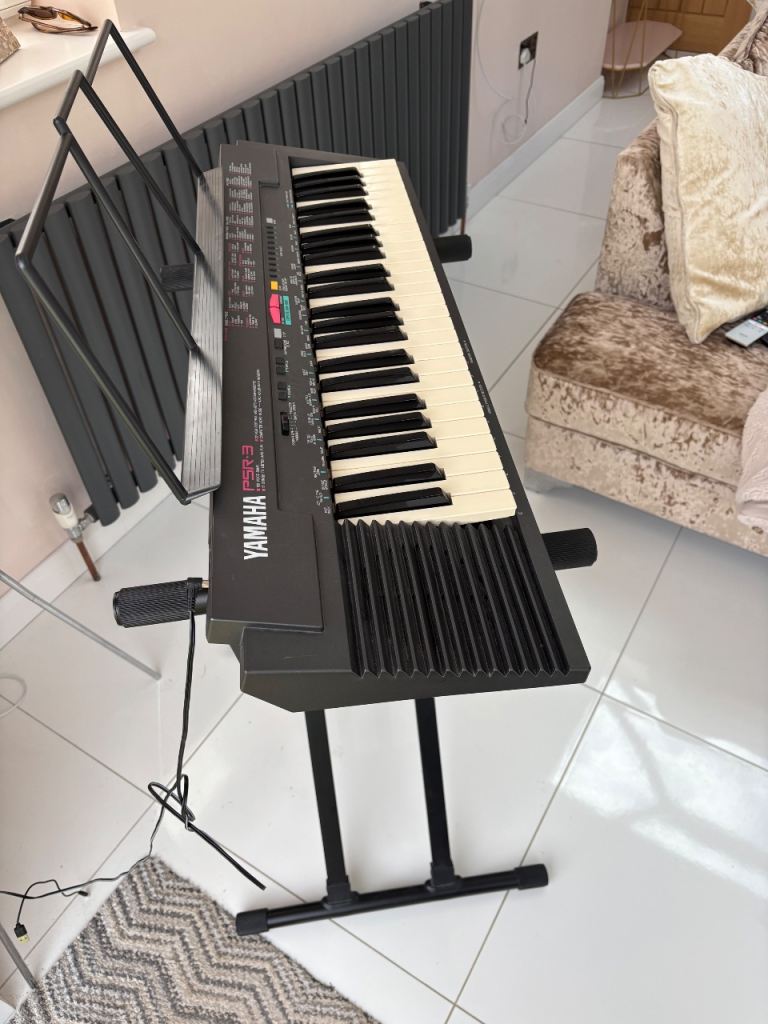 Yamaha PSR3 Electric Keyboard with Stand and Carry Case