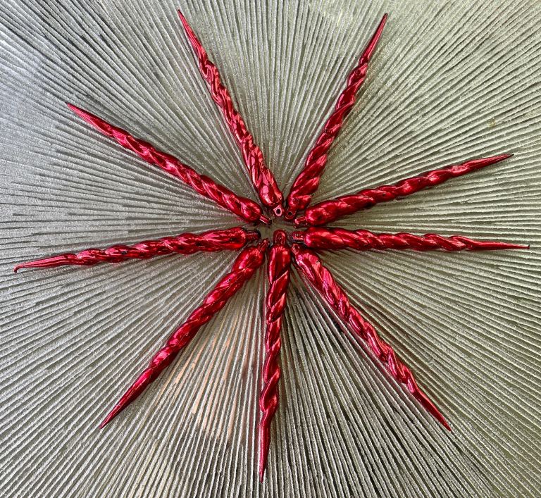  9 Red Vintage Icicles Christmas Tree Baubles Decorations 