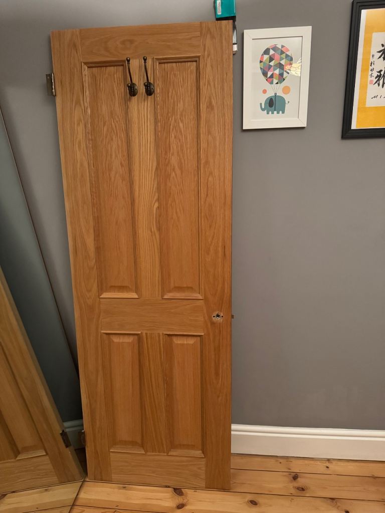 Set of 5 nearly new internal oak doors