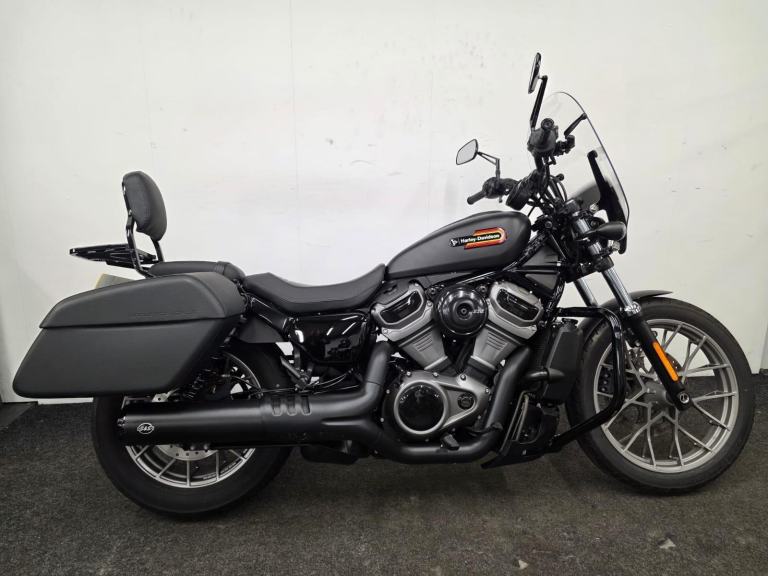 HARLEY-DAVIDSON NIGHTSTER SPECIAL *** LUGGAGE - SCREEN - SandS PIPE ***