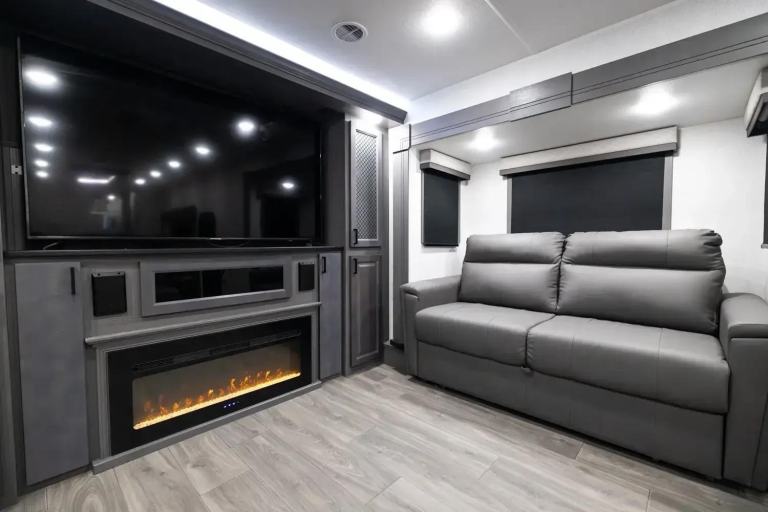FIFTH WHEELS FOREST RIVER AHARA FROM ONLY £79,999 TO £129,999 NEW 2027 MODELS