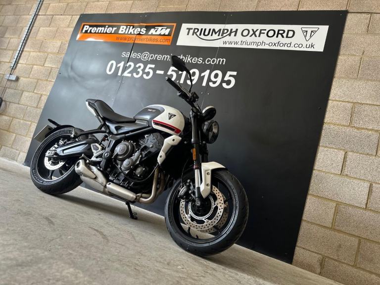 STUNNING ONE OWNER 2022/22 TRIUMPH TRIDENT 660 MOTORCYCLE