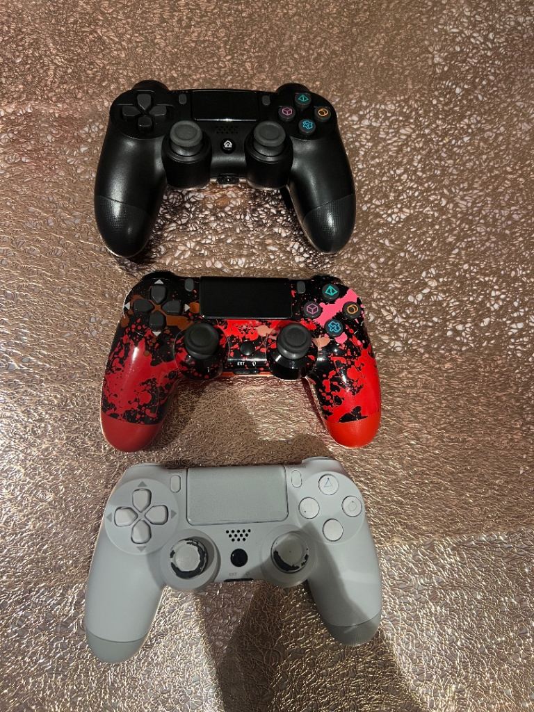 PS4 controllers bundle x 3 Offer !