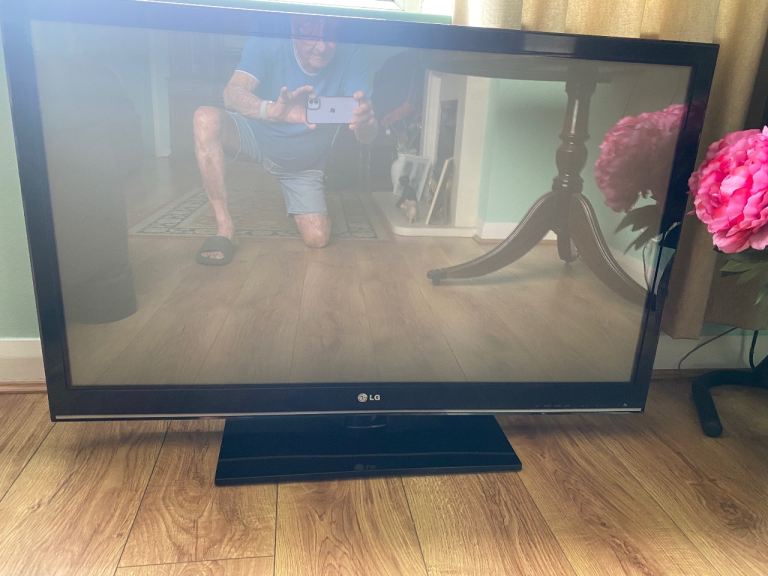 L G Television