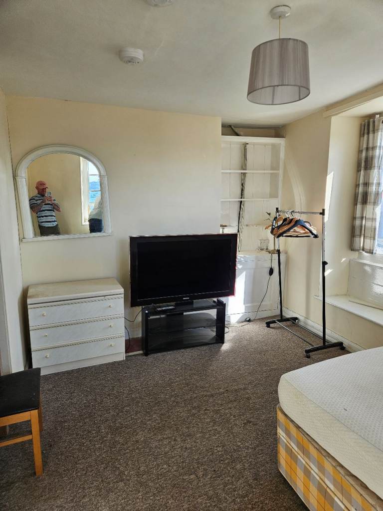 TorpoinT bedsit