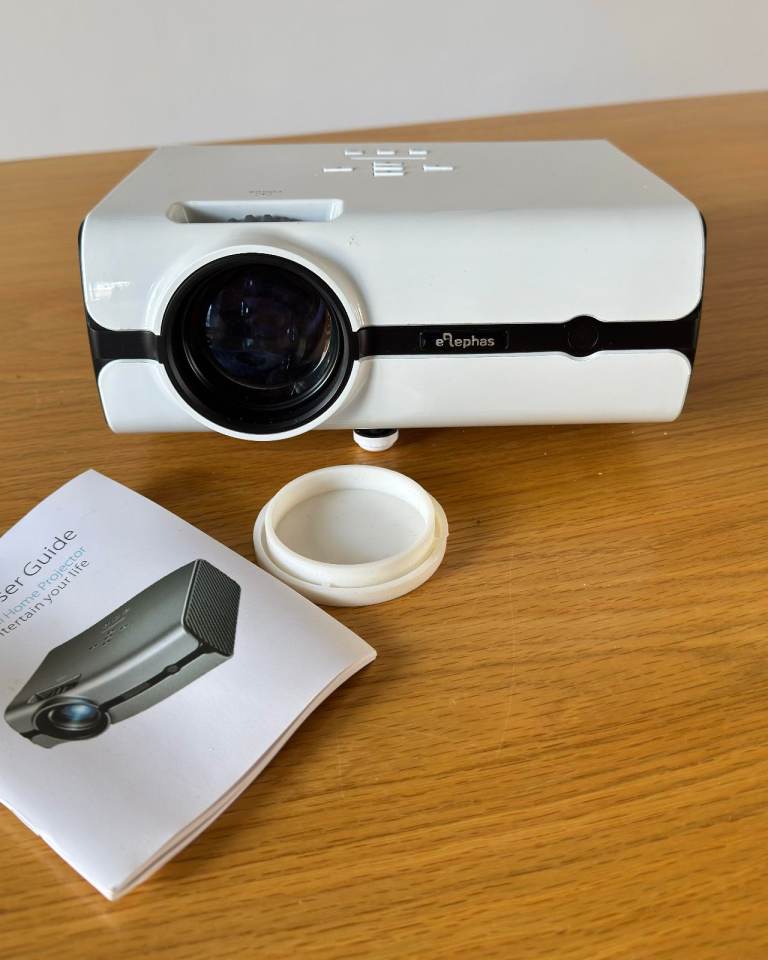 Elephas Mini Cinema Projector + screen