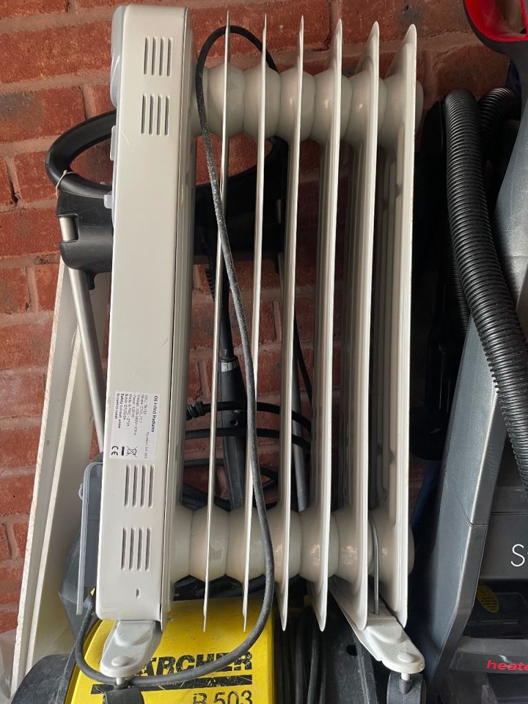 Oil-Filled Electric Radiator Heater – White, Good Condition