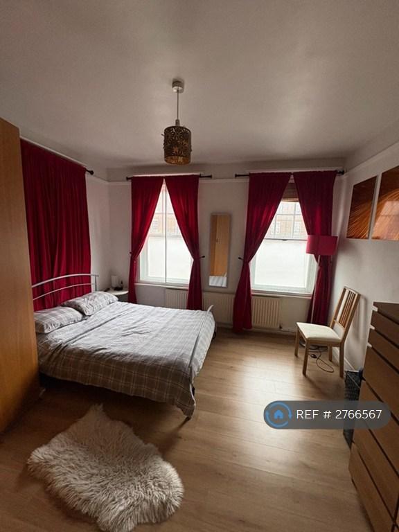 1 bedroom flat in Wandsworth Road, London, SW8 (1 bed) (#2766567)