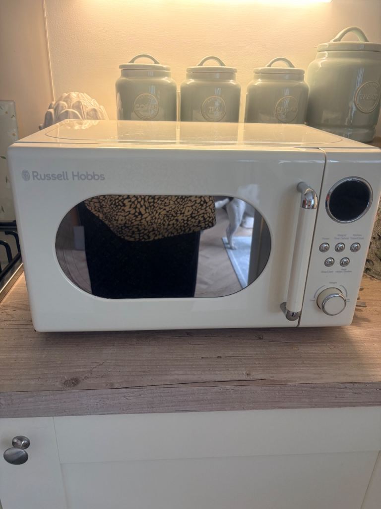 Russell Hobbs Retro Solo 20L Digital Microwave - Cream, As Good As New