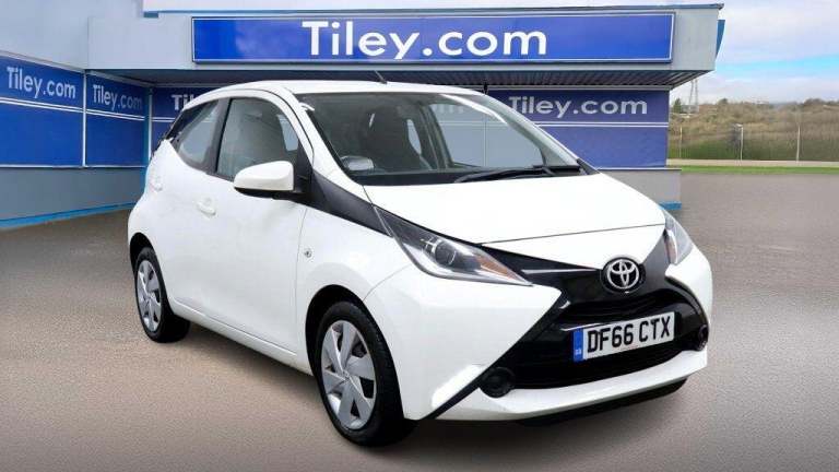 2016 Toyota AYGO 1.0 VVT-i x-play Euro 6 5dr HATCHBACK Petrol Manual