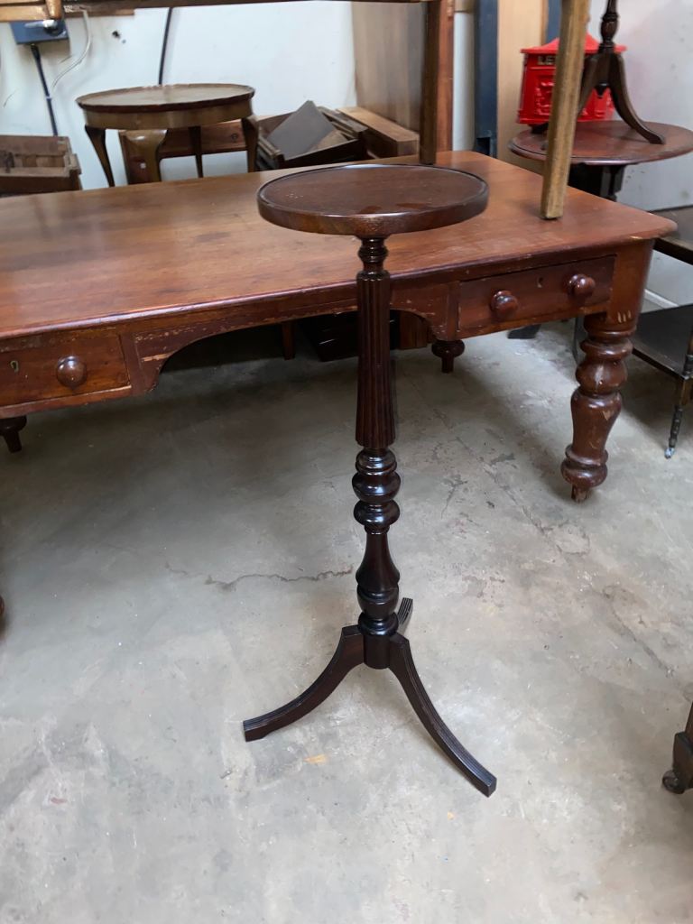 A REGENCY REPRO MAHOGANY PLANT/LAMP STAND ,GREAT PRE-LOVED CONDITION ,FREE LOCAL DELIVERY AVAILABLE 