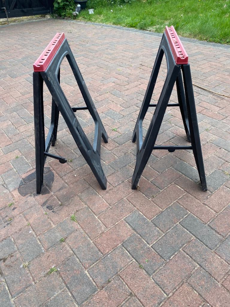 folding sawhorses