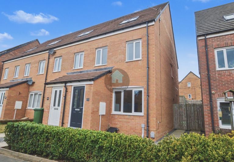 LOVELY 3 BEDROOM TOWNHOUSE IN ASHINGTON AVAILABLE IMMEDIATELY - £950pcm