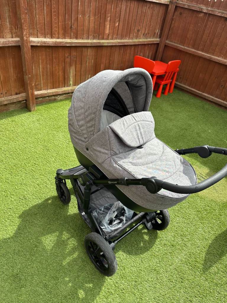 Kinderkraft Pushchair with Car Seat and Rain Cover – As Good As New