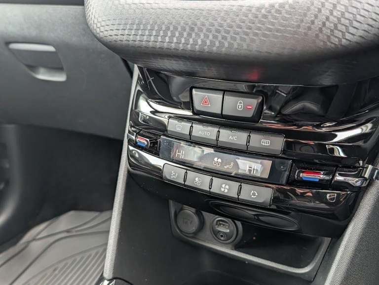 2017 Peugeot 2008 1.6 BlueHDi 100 Allure 5dr HATCHBACK DIESEL Manual