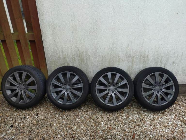 Subaru Impreza hatchback RC 2011 wheels ans tyres 
