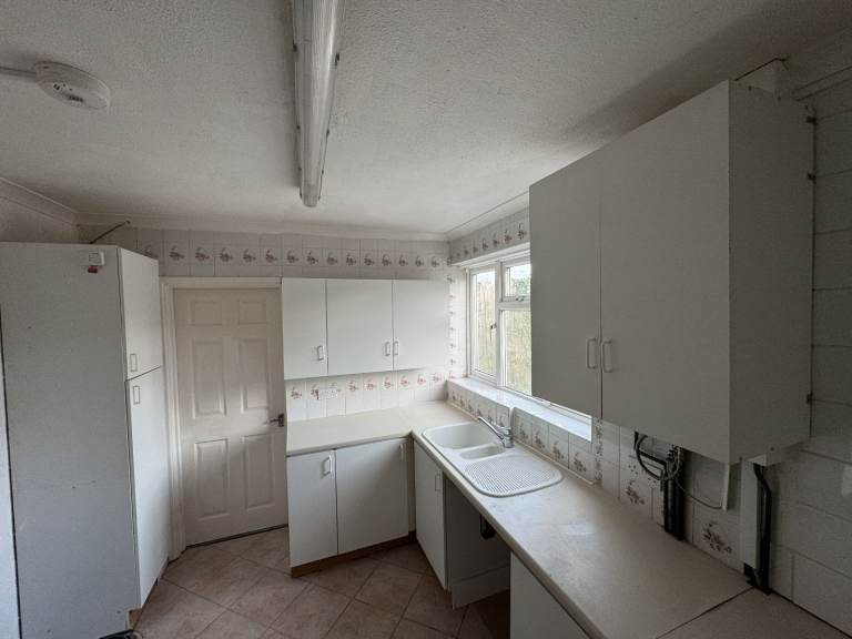 5 Bed House To Let - 5 mins walk from Hounslow West Underground Station