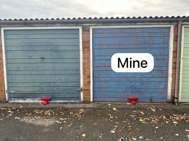 Garage in Walton on Thames - private estate 