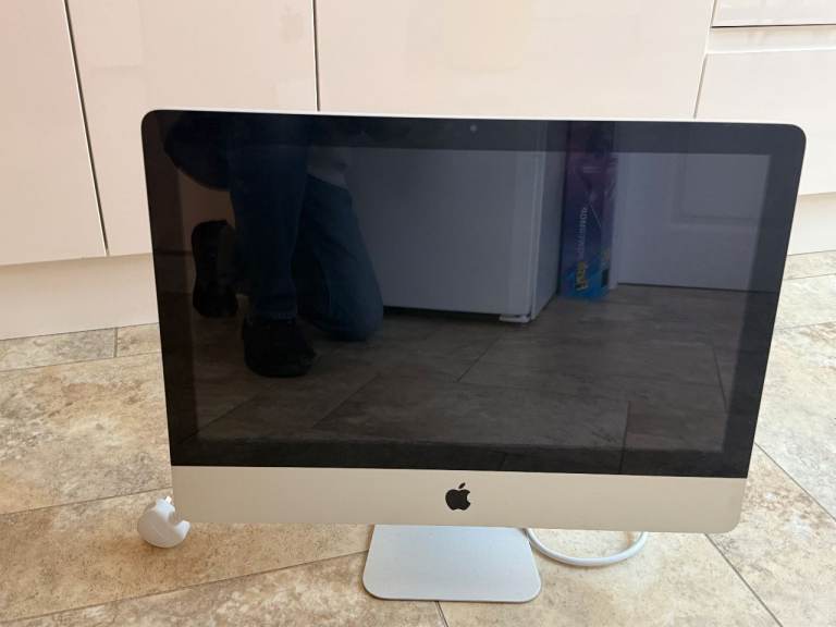 Apple iMac 21.5 inch Monitor