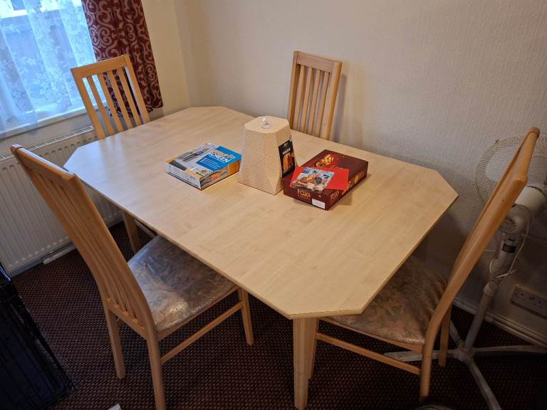 Dining table and 4 chairs 