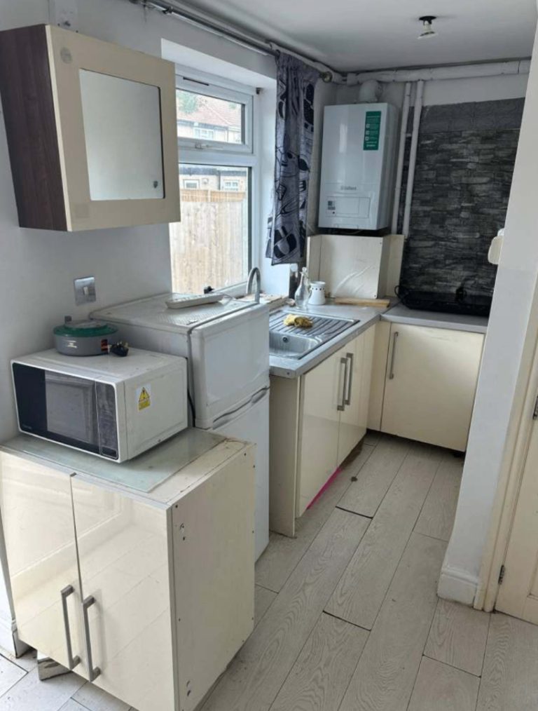 Modern Studio Flat | Furnished | Fitted Kitchen | Bills Included | Wealdstone, Harrow, London - HA3