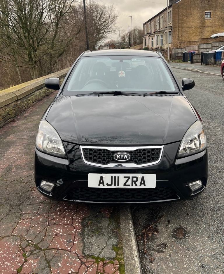 Kia rio automatic car 1.4l - hatchback petrol 