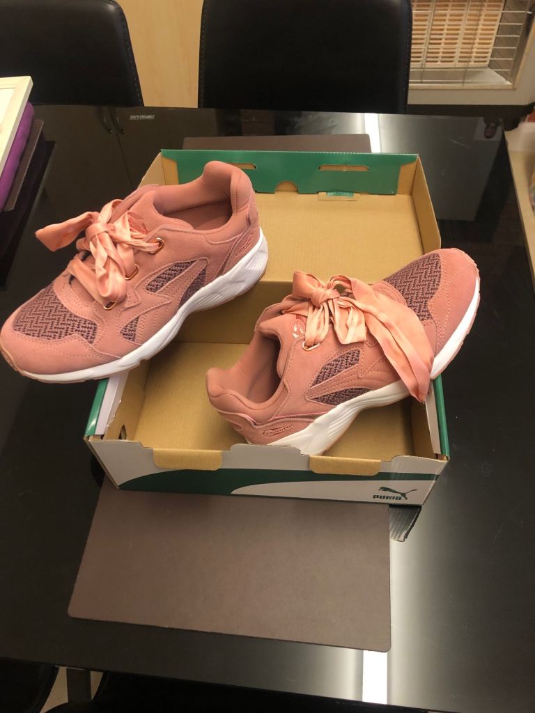 Girls trainers