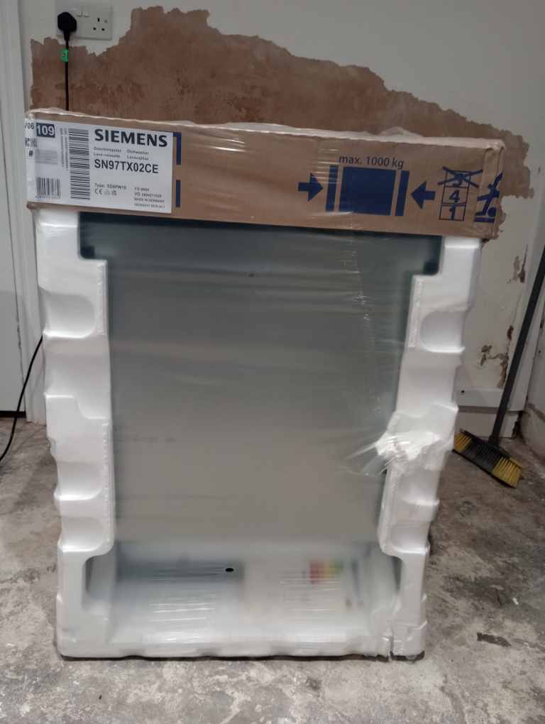 Brand New Siemens Dishwasher (SN97TX02CE)