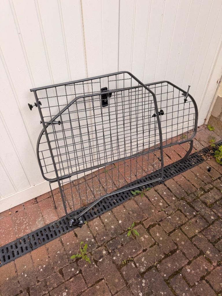 Land Rover Discovery 5 trav/all Dog Guard and Divider (2017-on)