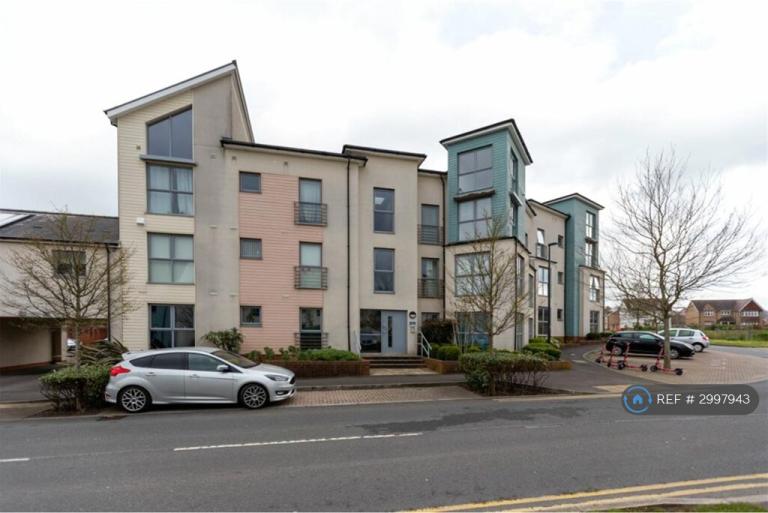 2 bedroom flat in Long Down Avenue, Bristol, BS16 (2 bed) (#2997943)