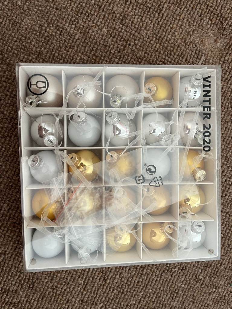 IKEA Medium size and Small Red Christmas Baubles – As Good As New