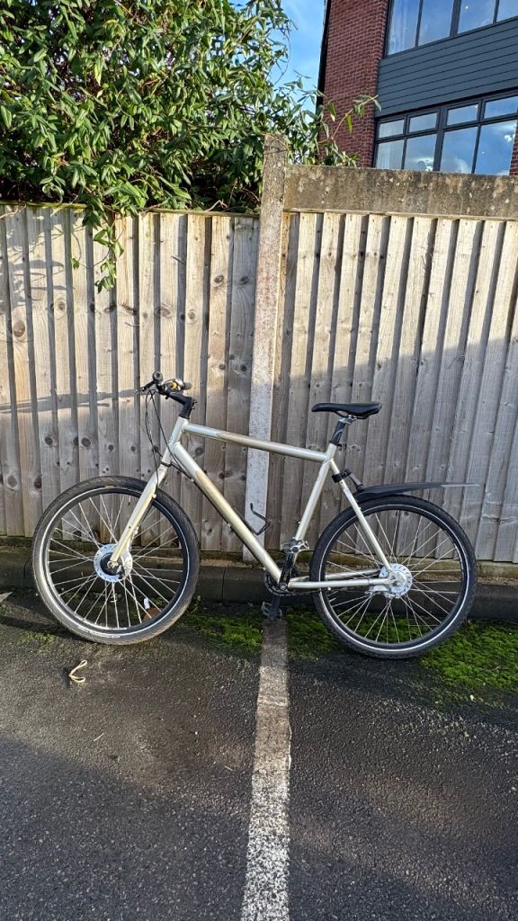 Giant Hybrid Bike XL ALUXX Frame – City / Commuter Bike – Good Condition