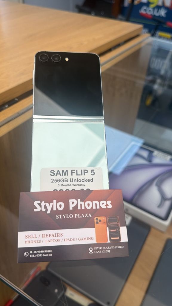 Samsung Galaxy Z Flip 5 256GB – Unlocked, As Good As New