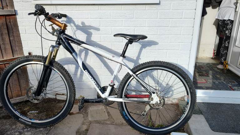 DiamondBack - Anodized Air Front Suspension - Great Tyres - Disk Brakes - Trigger Shift Gears