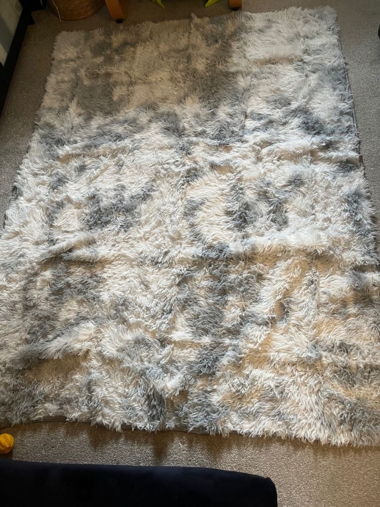 Fluffy rug
