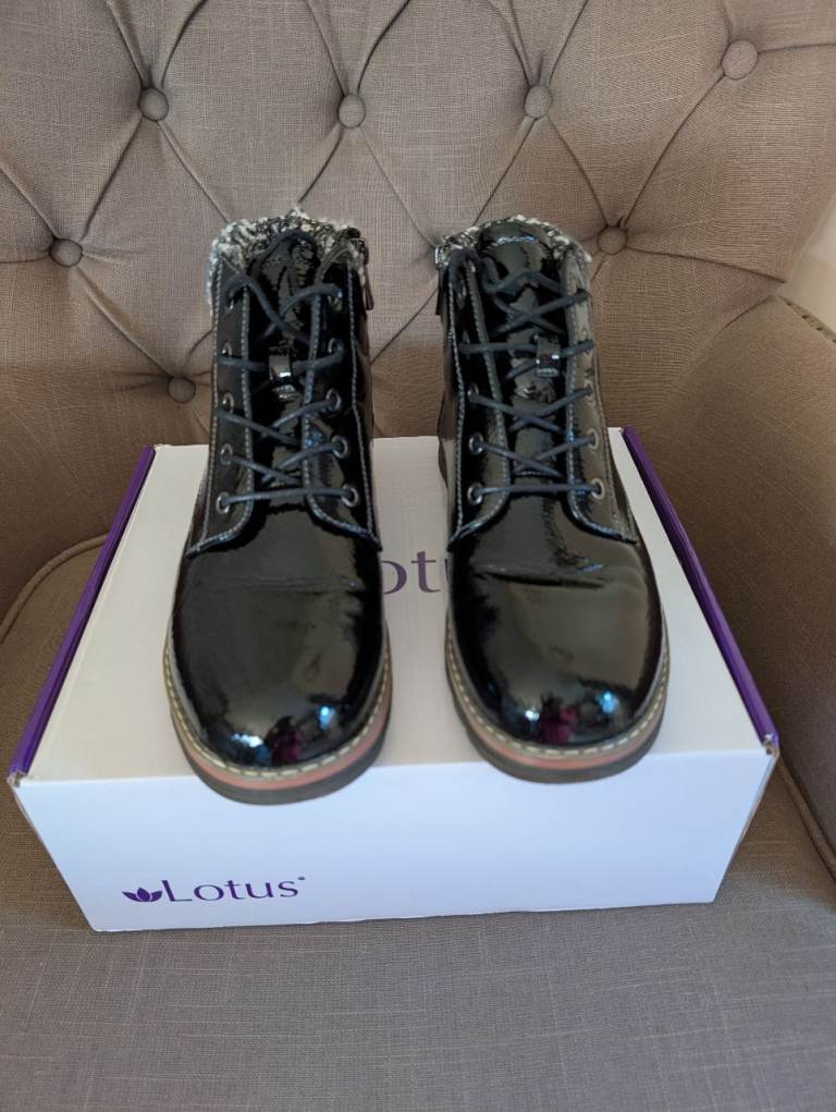Ladies Lotus Boots 