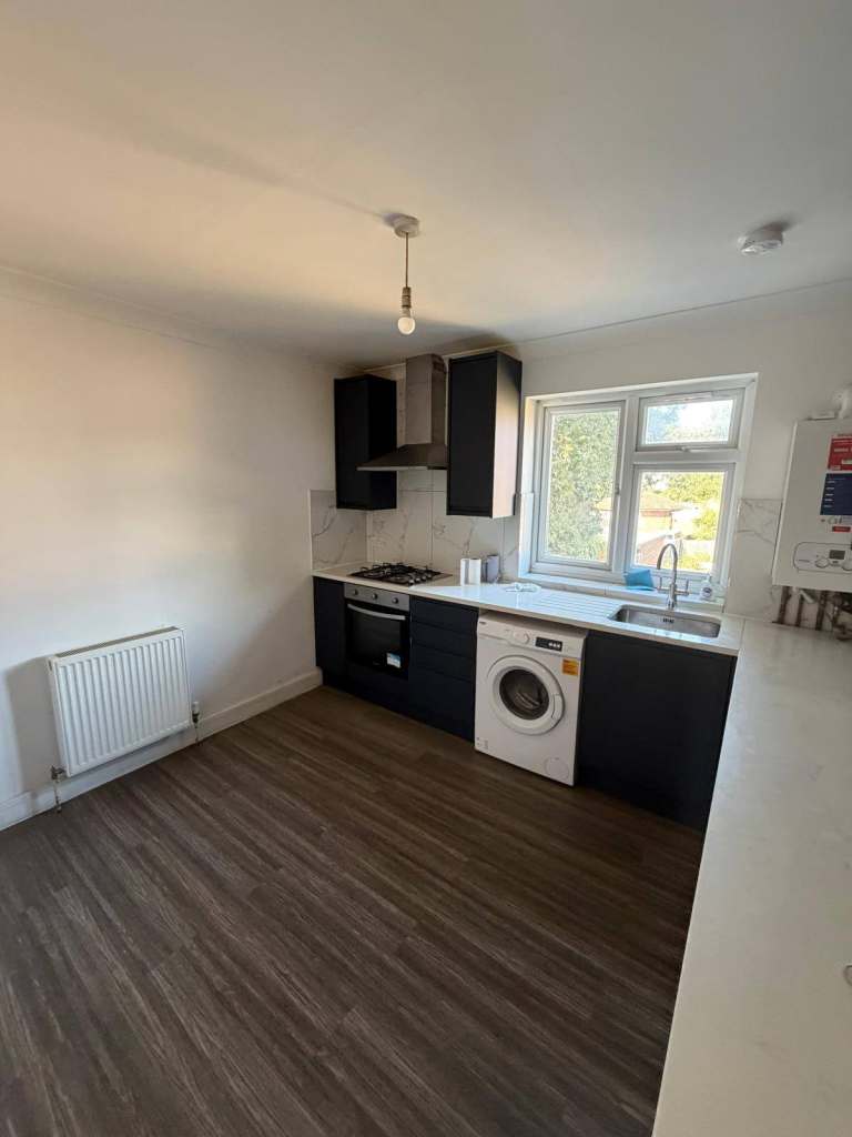4 BEDROOM MAISONETTE TO RENT – HILLINGDON, UB8 3HR