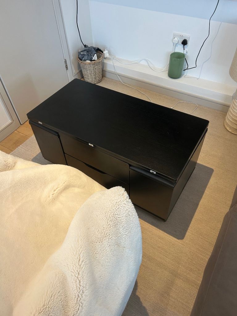 Extendable coffee table with stools