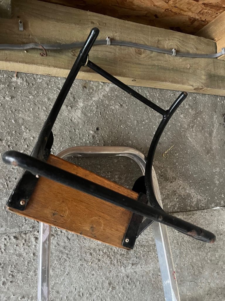 Dinghy outboard engine bracket 