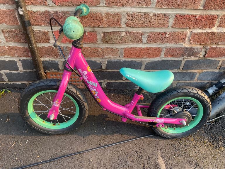 Apollo Wizzer Balance Bike – girls pink cycle 
