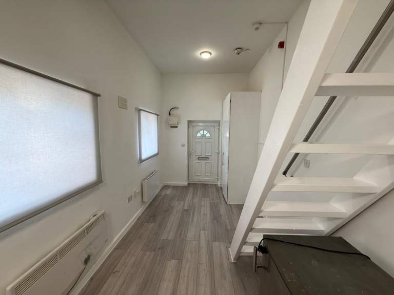 BENEFITS ACCEPTED - Self-Contained Studio Flat Available in Uxbridge Hillingdon UB8