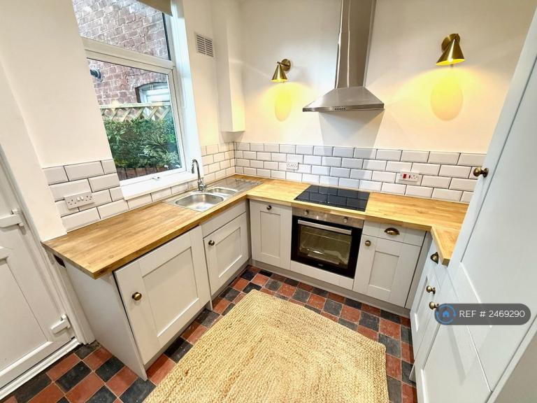 2 bedroom house in Shaw Road South, Stockport, SK3 (2 bed) (#2469290)