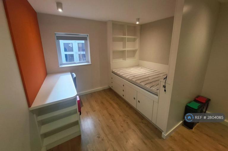 Studio flat in Adam St, Cardiff, CF24 (#2804085)