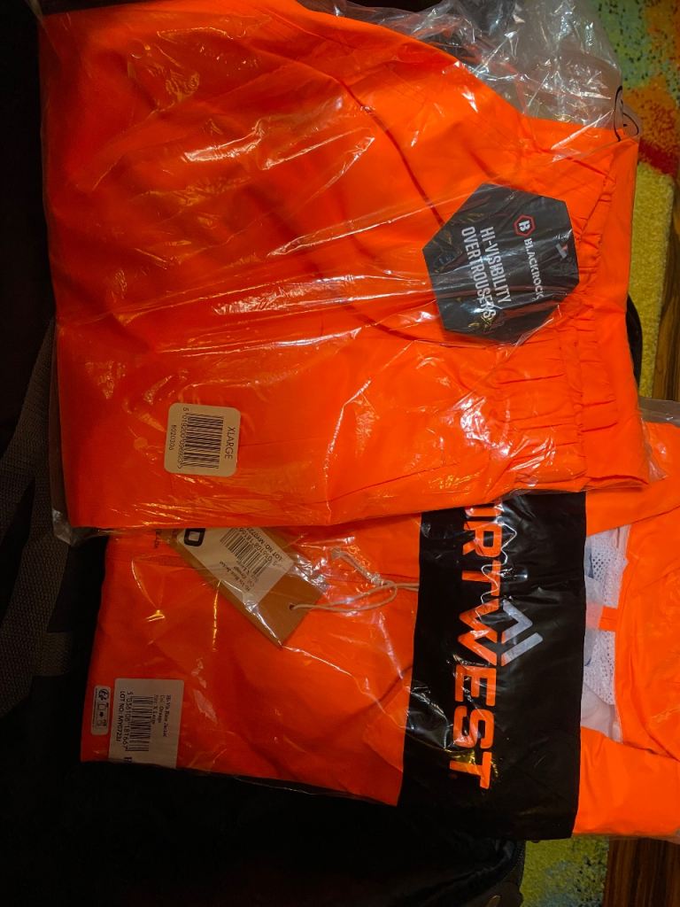 Hi-Vis rain jacket and trousers XL brand new 