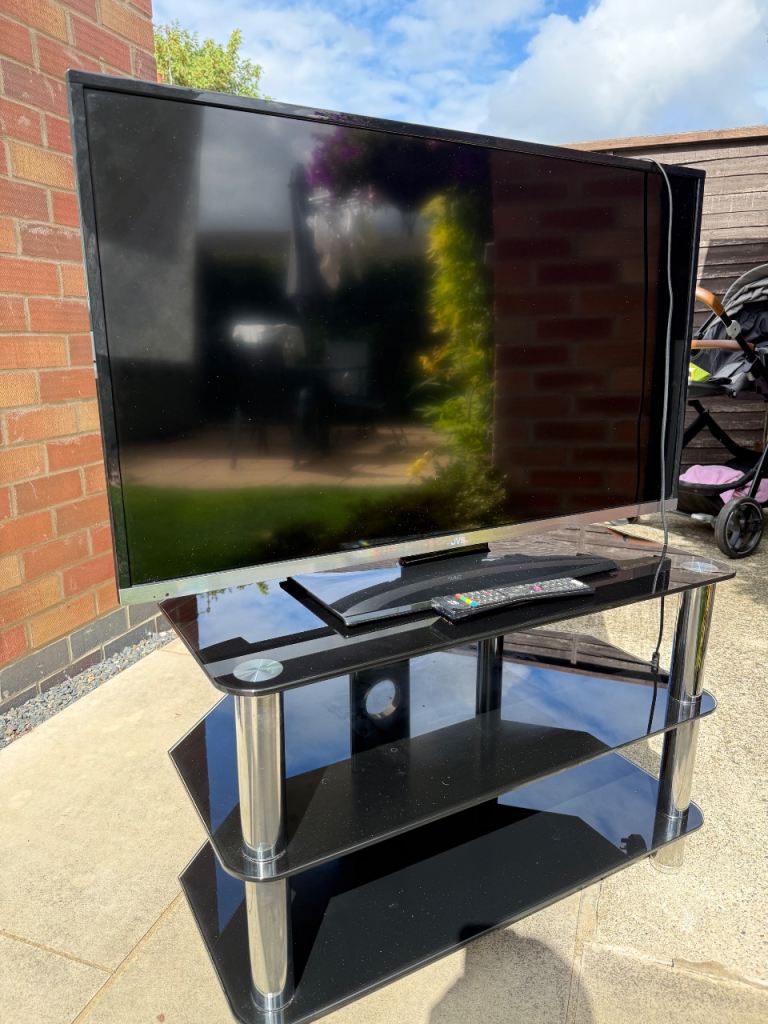FREE: TV 40” screen JVC