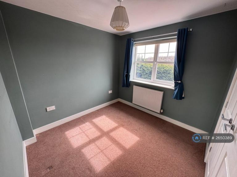 4 bedroom house in Woolscroft View, Barnsley, S73 (4 bed) (#2650389)