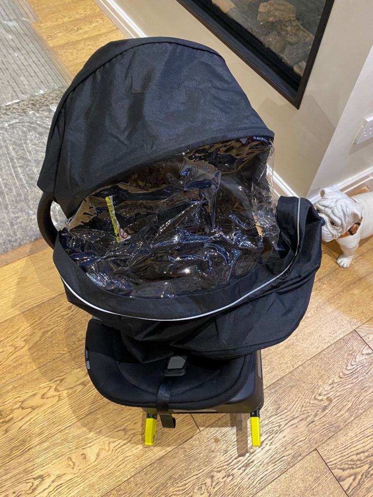 image for Silvercross Dream Baby Car Seat woth isofix base and raincover