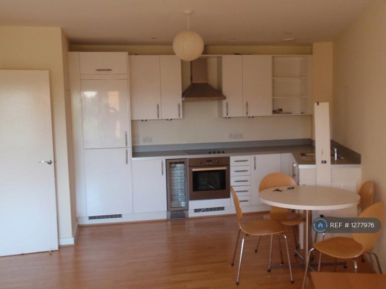 1 bedroom flat in Luminosity Court, London, W13 (1 bed) (#1277976)