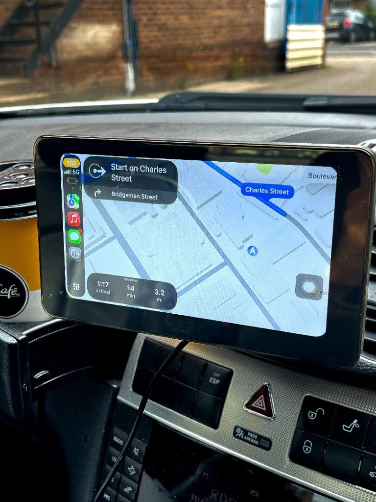 Apple CarPlay navigation screen with Bluetooth, CarPlay and android auto with reverse camera