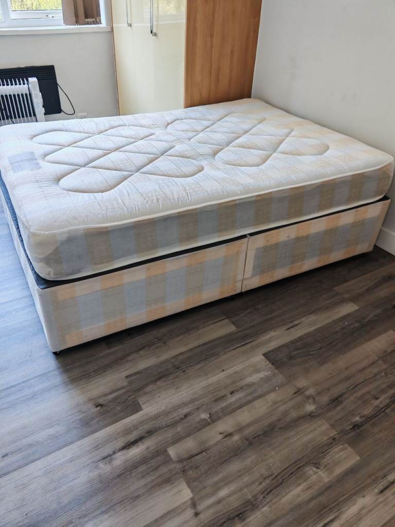 2 double beds, new condition 